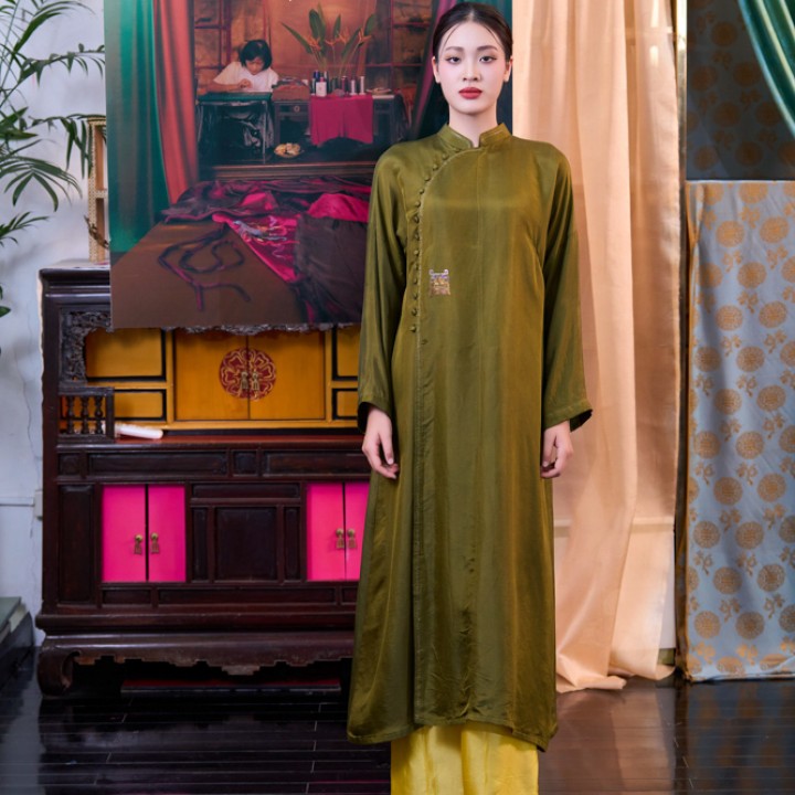 Dieu Tho Vietnamese long dress – Ha Bao Silk in moss green